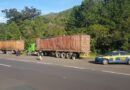 PRF flagra duas carretas sem freio transitando em Osório