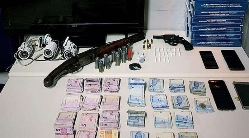 Bandidos são flagrados com drogas, armas e mais de R$ 1600 em Mostardas