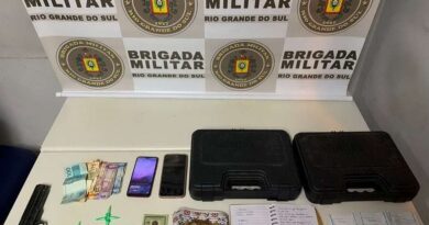 Anotações, simulacro, droga apreendida e prisão de traficante em Palmares do Sul
