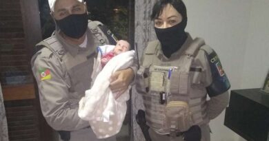 Bebê é salvo por PMs em Torres