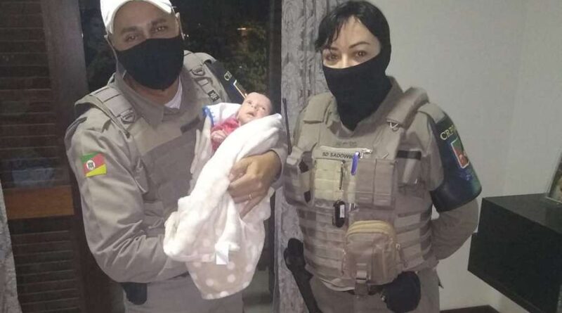 Bebê é salvo por PMs em Torres