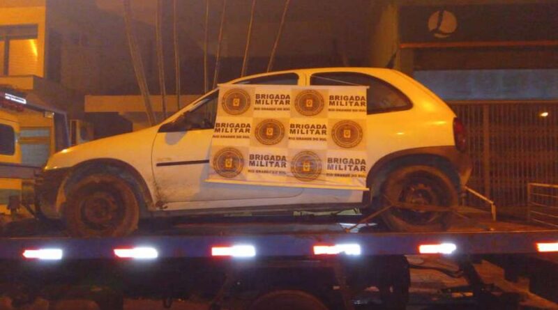 Carro furtado em Xangri-Lá é recuperado em praia de Osório