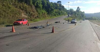 Motociclista morre após colisão com caminhonete na Rota do Sol
