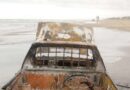 Veículo roubado é encontrado incendiado na beira mar