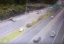Câmera flagra acidente que deixou mortos na freeway (vídeo)