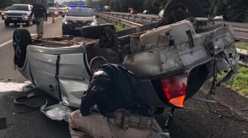 Acidente com sete veículos deixa mortos e feridos graves na Freeway