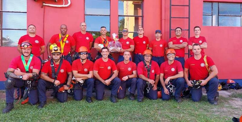 Instrução de salvamento em altura é realizados pelos bombeiros em Osório