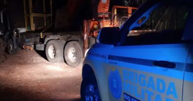 Caminhão furtado em Santo Antônio é encontrado em desmanche de caminhões clandestino