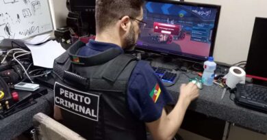 Comerciante é preso com mais de 800 vídeos e fotos de pornografia infanto-juvenil em Torres