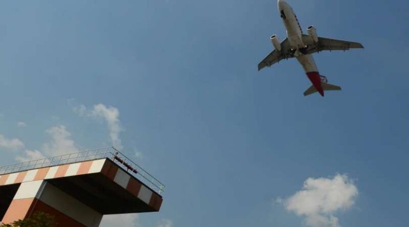Criança viaja sozinho de Manaus para SP ao entrar escondido em avião