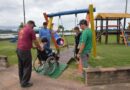 Lagoa do Marcelino ganha brinquedo com acessibilidade para crianças portadoras de necessidades especiais em Osório