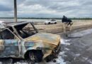 Carro pega fogo e duas pessoas morrem após acidente na BR-290