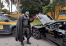 Batmóvel estraga e super herói pede ajuda na BR-101