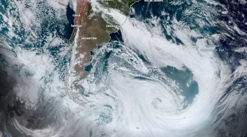 Marinha atualiza localização da Tempestade Subtropical Yakecan