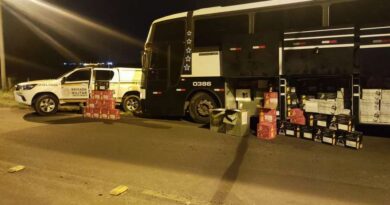 Homem é preso com 200 caixas de bebidas em ônibus em Osório