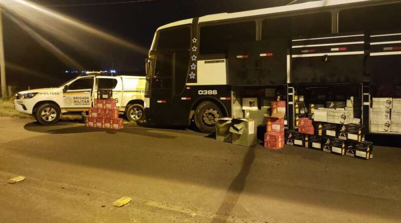 Homem é preso com 200 caixas de bebidas em ônibus em Osório