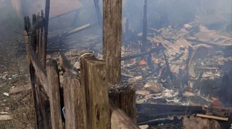 Incêndio destrói casa em Tramandaí