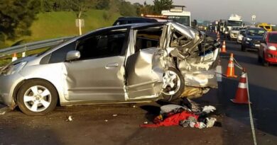 Colisão entre três veículos deixa um morto na freeway