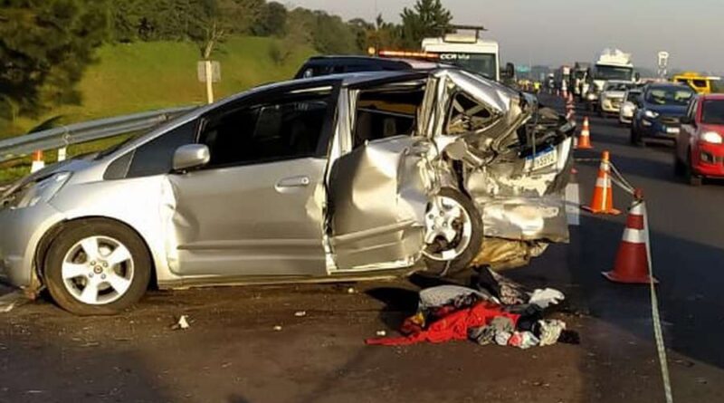 Colisão entre três veículos deixa um morto na freeway