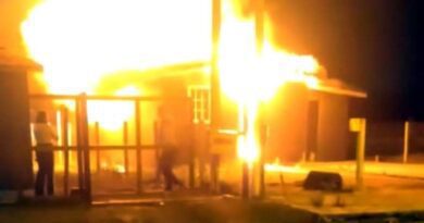 Casa é consumida pelo fogo em Capão da Canoa