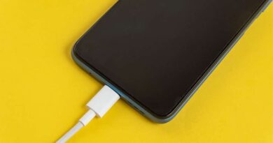 Venda de iPhone sem carregador de bateria é proibido no Brasil e Apple leva multa milionária