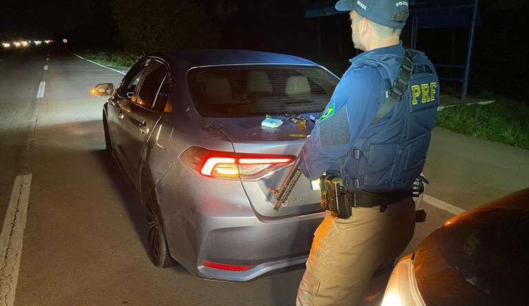 PRF flagra motorista armado dirigindo embriagado