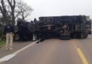 Acidente envolvendo três caminhões deixa feridos na BR-290