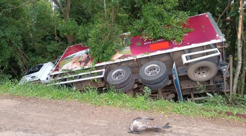 Colisão envolvendo caminhão deixa um morto na Rota do Sol