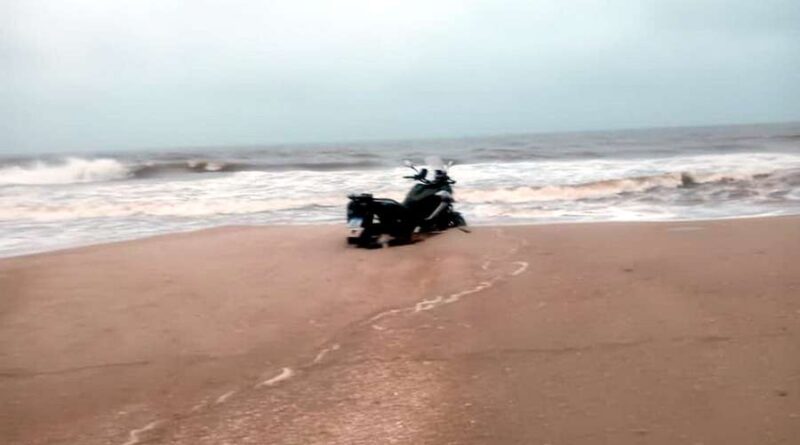 Motociclista aventureiro que estava desaparecido é encontrado na beira mar