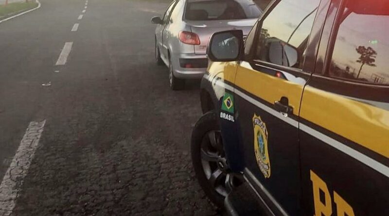 Mulher é presa com carro roubado na BR-290