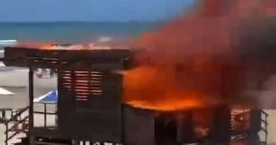 Quiosque é destruído pelo fogo no dia da inauguração em Capão da Canoa