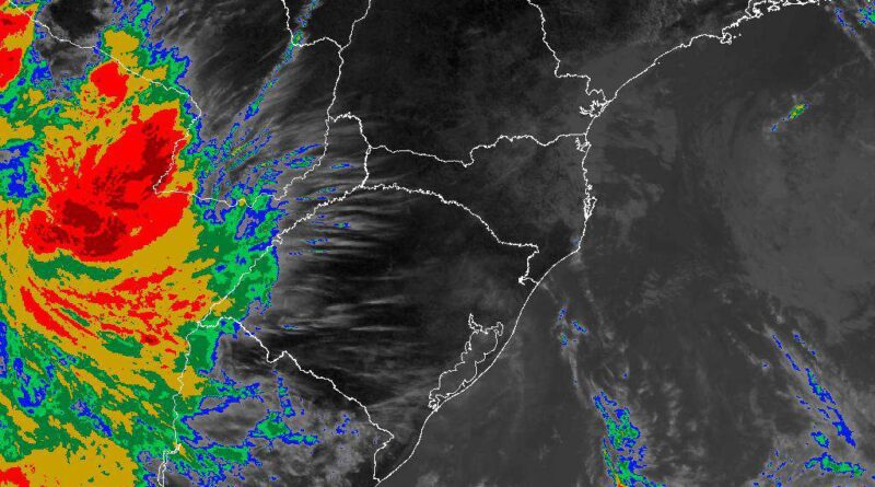 Frente fria e ciclone extratropical mudam o tempo no RS