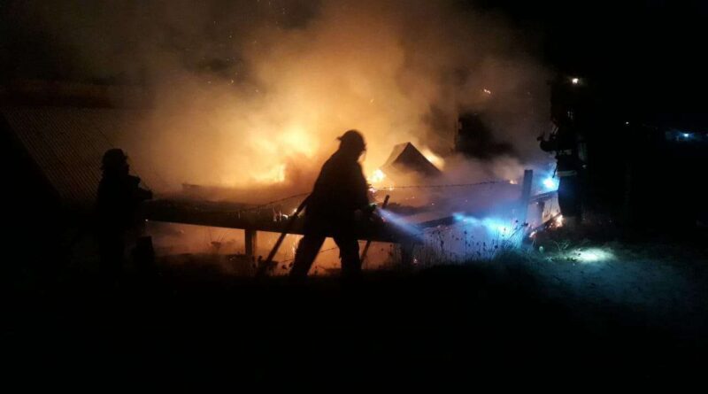 Incêndio em residência deixa um morto e outro ferido em Balneário Pinhal