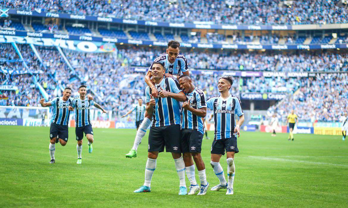 Lateral campeão da Copa do Brasil com o Grêmio vai disputar a segunda  divisão mineira