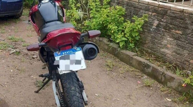 Motocicleta roubada é recuperada em Osório