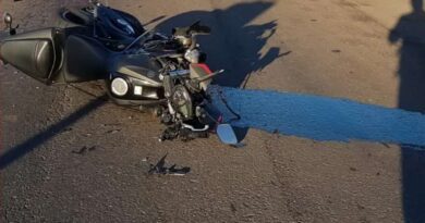 Duas pessoas morrem em acidente com três veículos e motocicleta na Rota do Sol