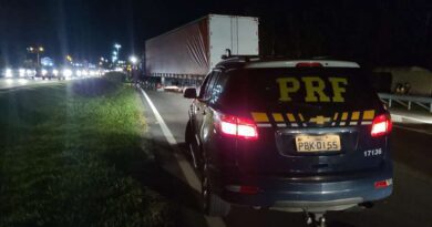 Colisão entre carro e caminhão deixa um morto na BR-101 em Osório