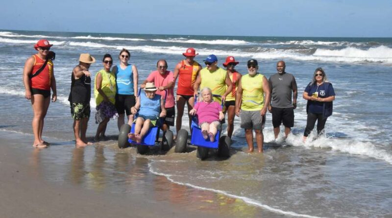 Ex-combatente de 101 anos reencontra o mar em Imbé