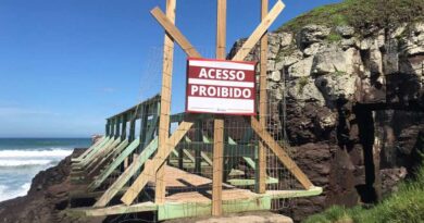 Risco de acidentes: Torres faz bloqueio no acesso da santinha e da ponte de madeira do Morro das Furnas