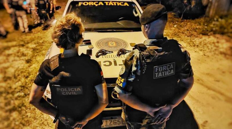 Operação apreende adolescentes com armas e captura foragido em Cidreira e Balneário Pinhal