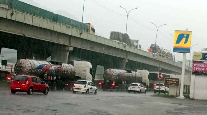 PRF pede que motorista evitem transitar na BR-101