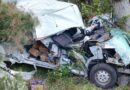 Veículo fica destruído após colidir em árvore na RST-101 em Osório