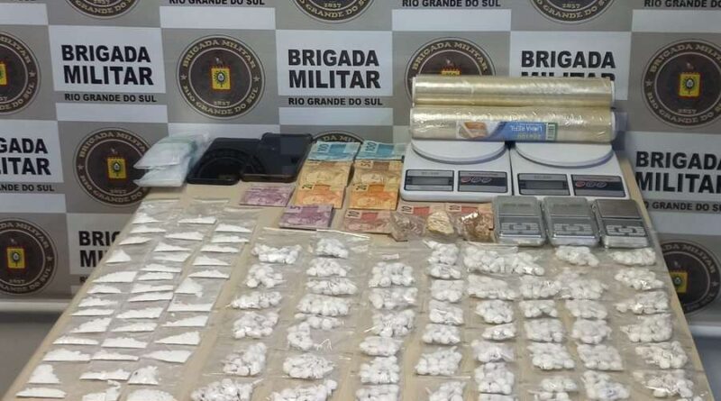 BM prende 5 por tráfico de drogas em Osório