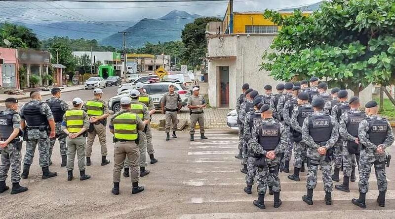 Mesma com forte presença da BM, baixíssima adesão de alunos na volta as aulas em Maquiné