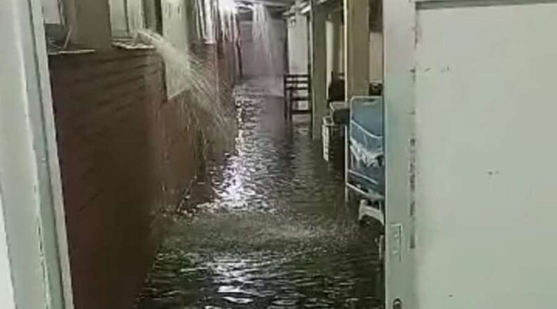 Atendimento é restabelecido após chuva alagar hospital em Capão da Canoa