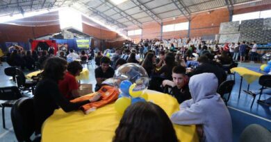 Festa marca retorno de alunos em Caraá