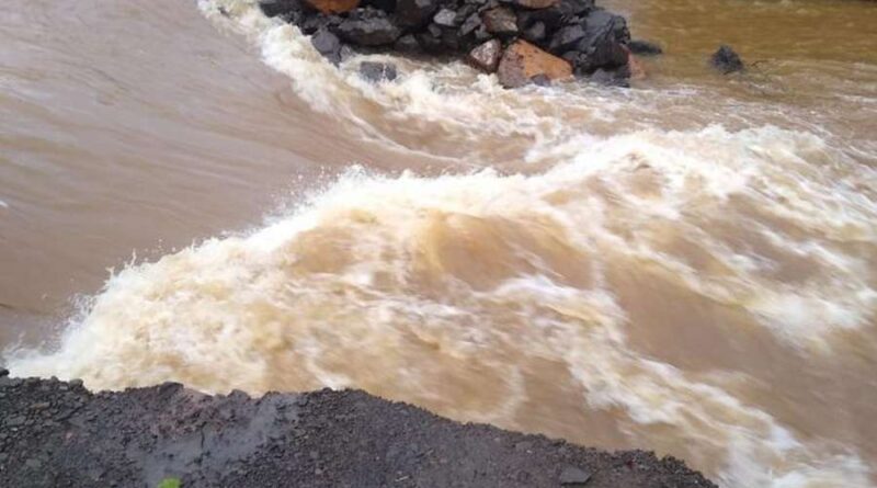 Água destrói passagem alternativa entre Três Cachoeiras e Morrinhos do Sul