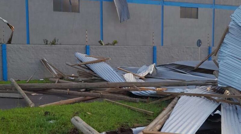 Vento de até 140km/h: ciclone provoca morte e estragos no Litoral