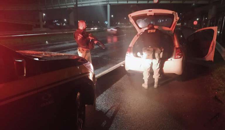 Motorista é preso com 100kg de maconha e carro clonado na freeway