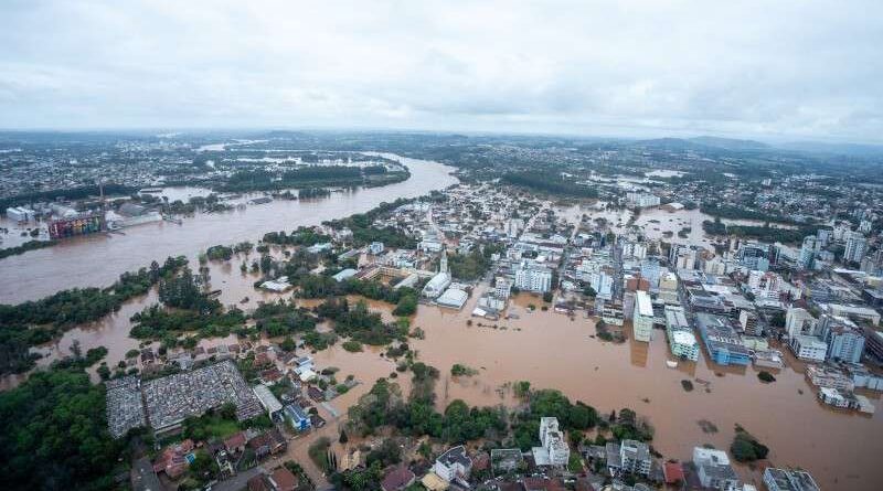Enchentes no RS: Disque 100 recebe denúncias de crianças desaparecidas